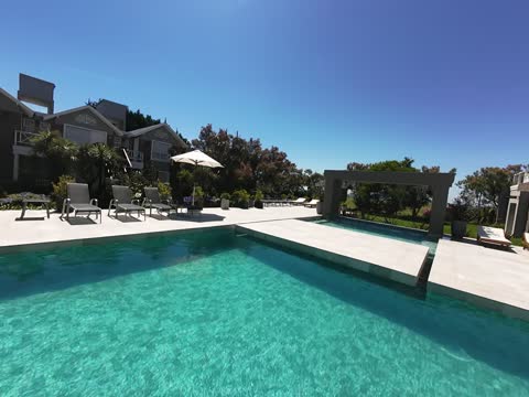 Piscina y solarium en Miramar